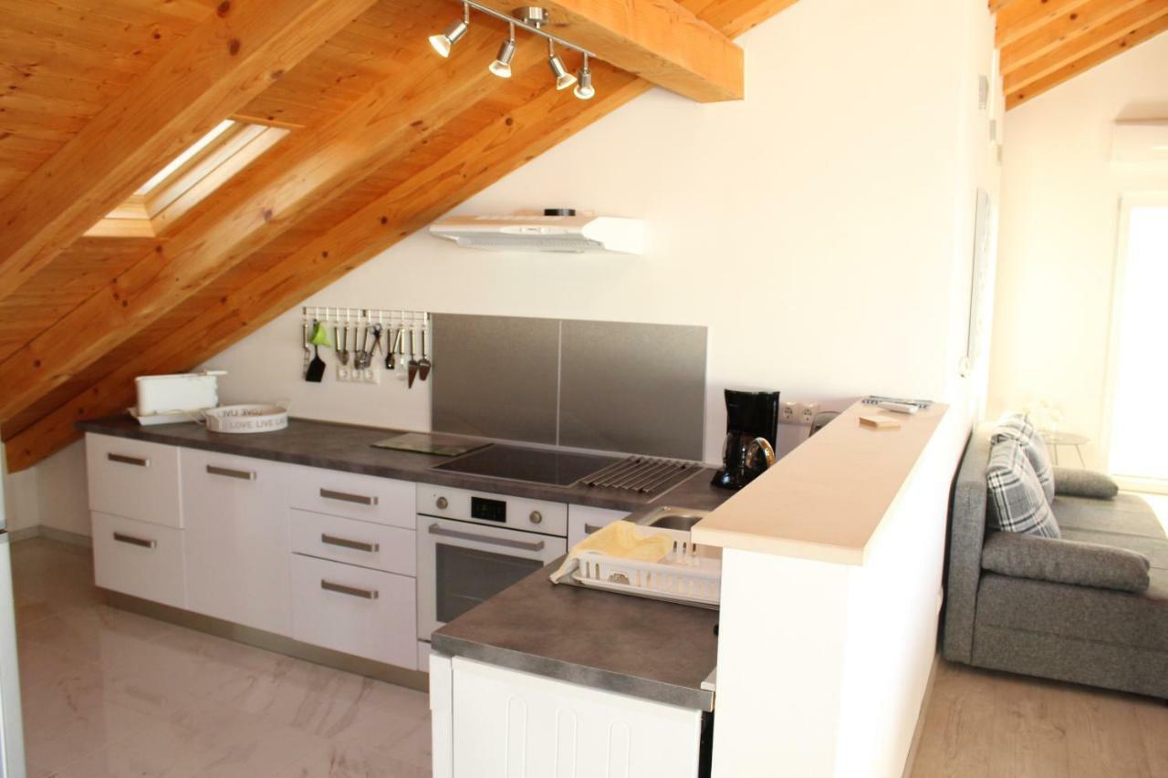 Mihaela Apartment *